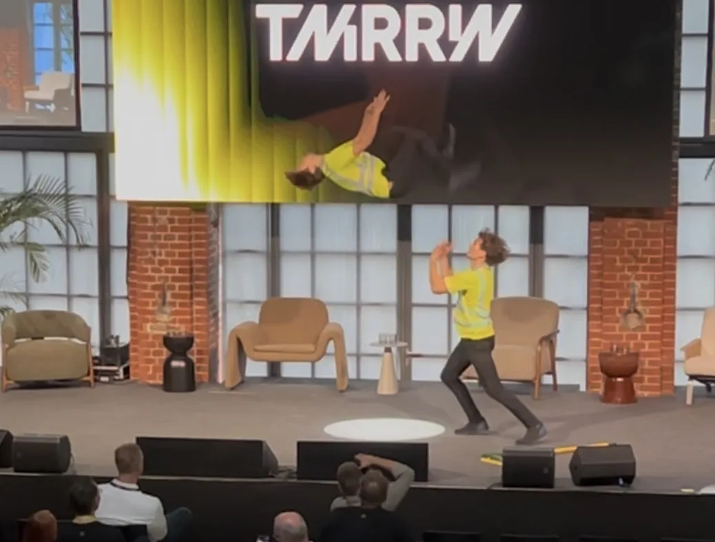 Stage Sweepers – Cleaning Crew Acrobatics 4