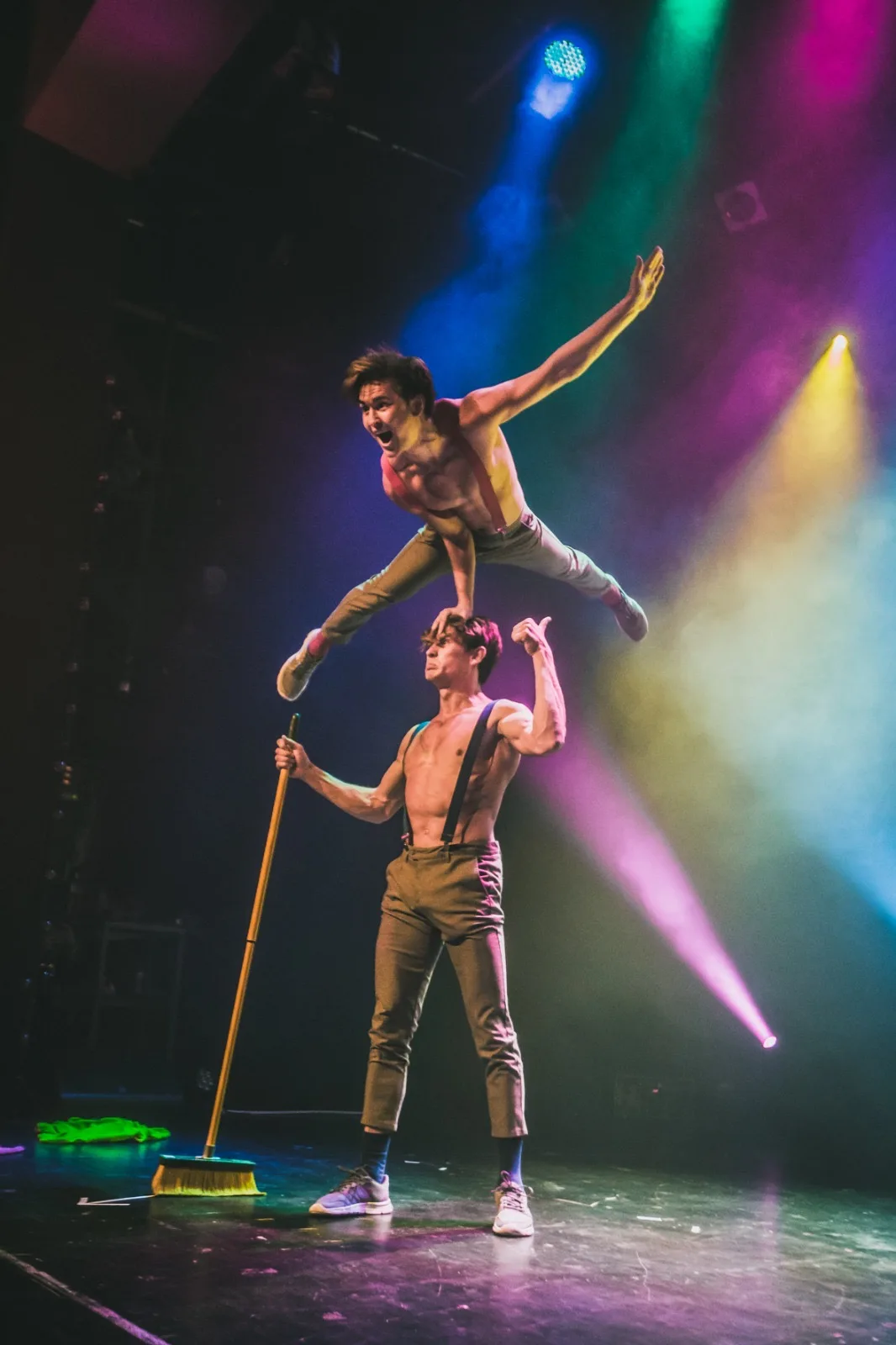 Cleaning Crew Acrobatics: Stage Sweepers – The Big 30-Min. Show 3